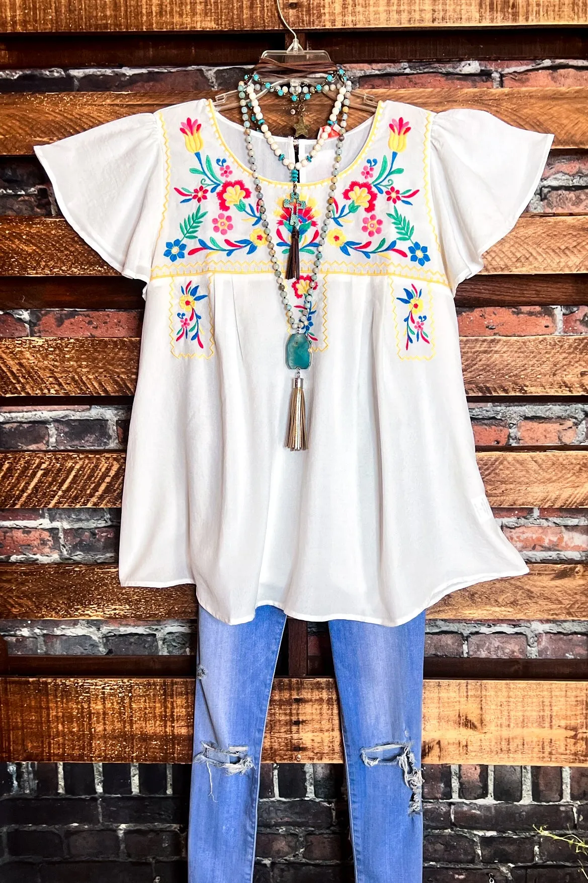 DELICATE GARDENS IVORY EMBROIDERED TOP