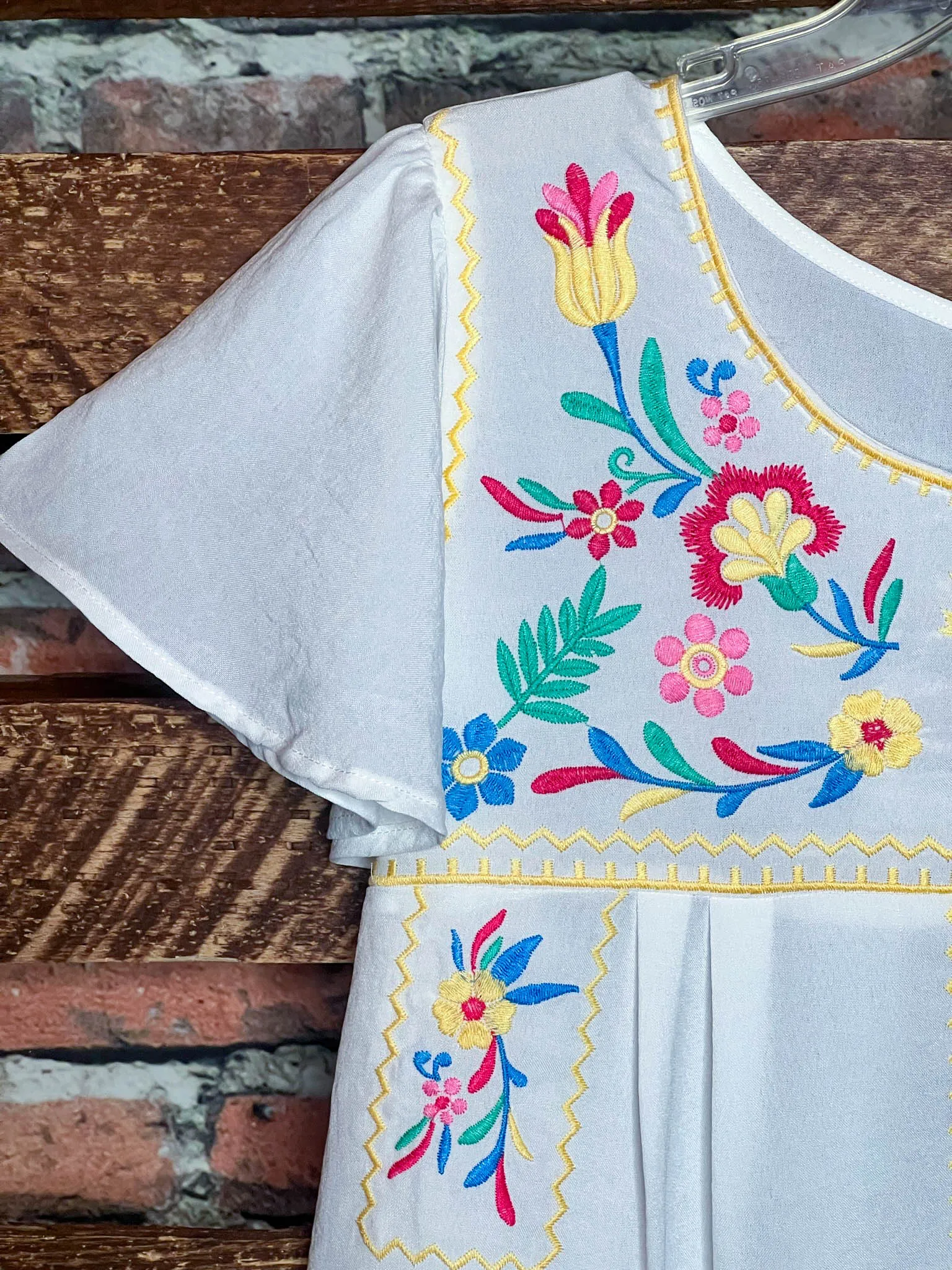 DELICATE GARDENS IVORY EMBROIDERED TOP