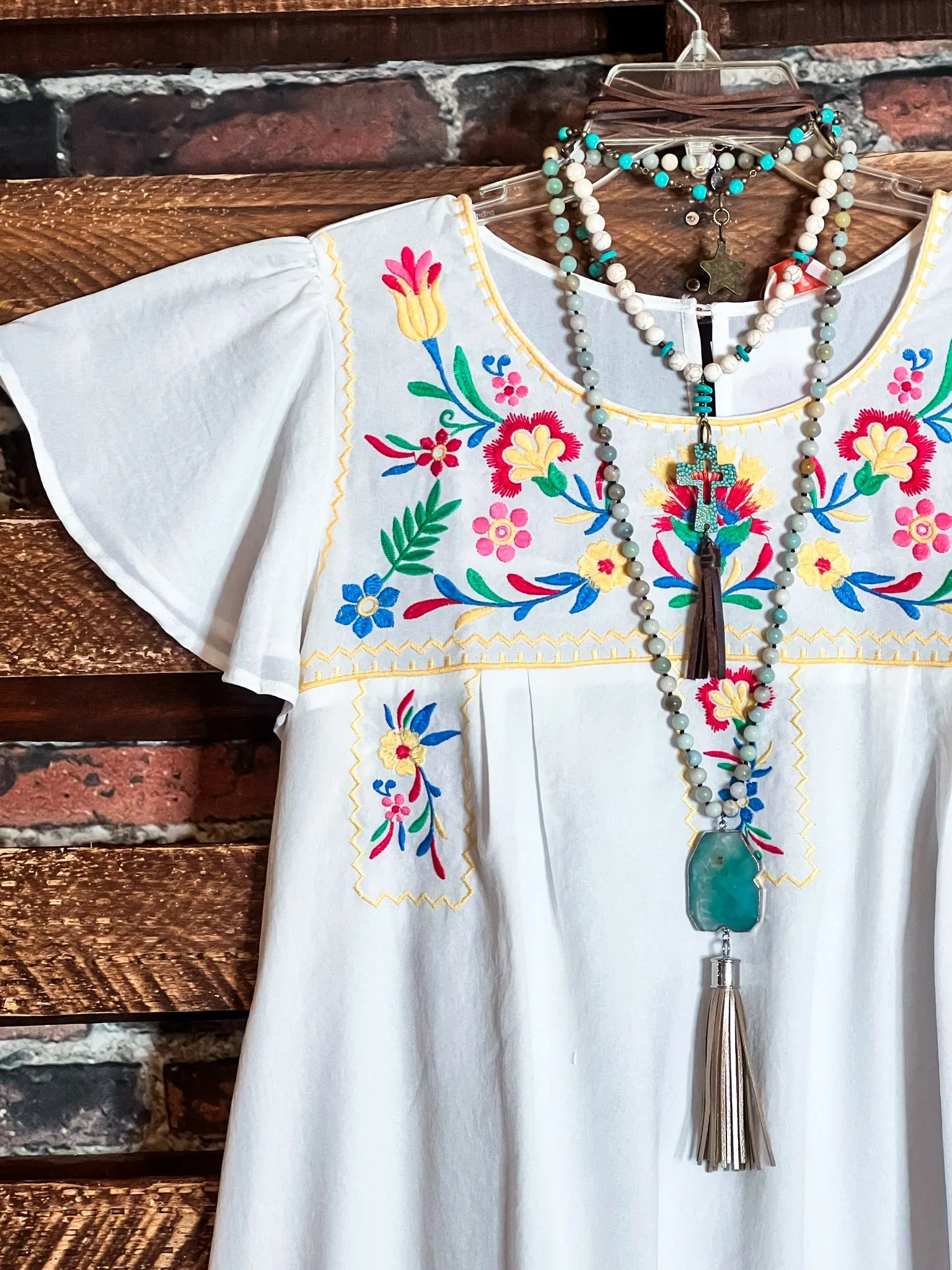 DELICATE GARDENS IVORY EMBROIDERED TOP
