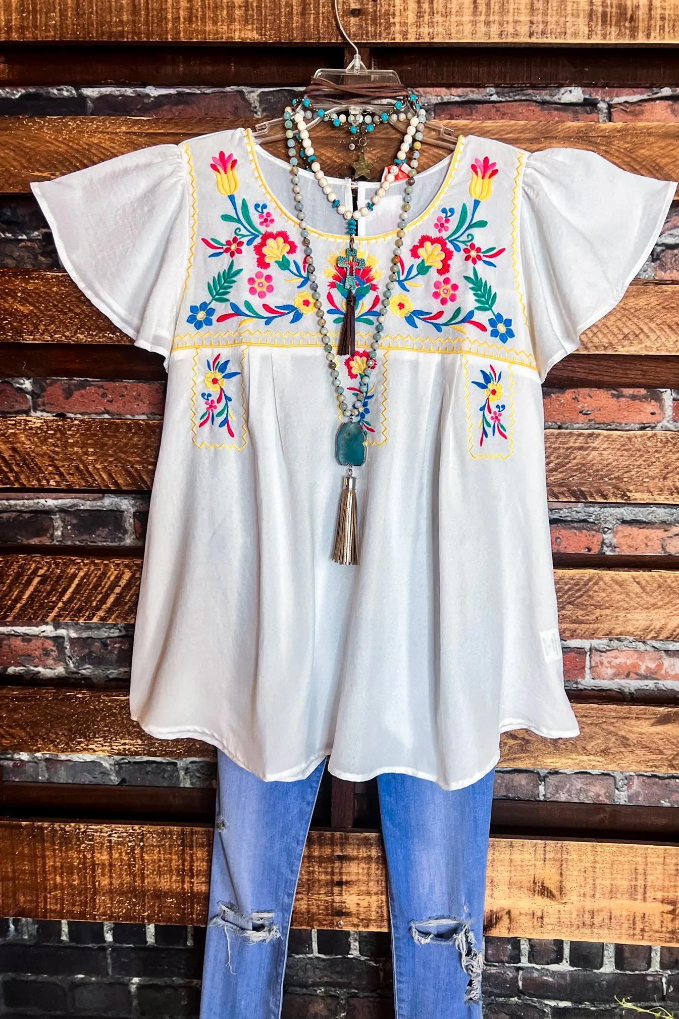 DELICATE GARDENS IVORY EMBROIDERED TOP