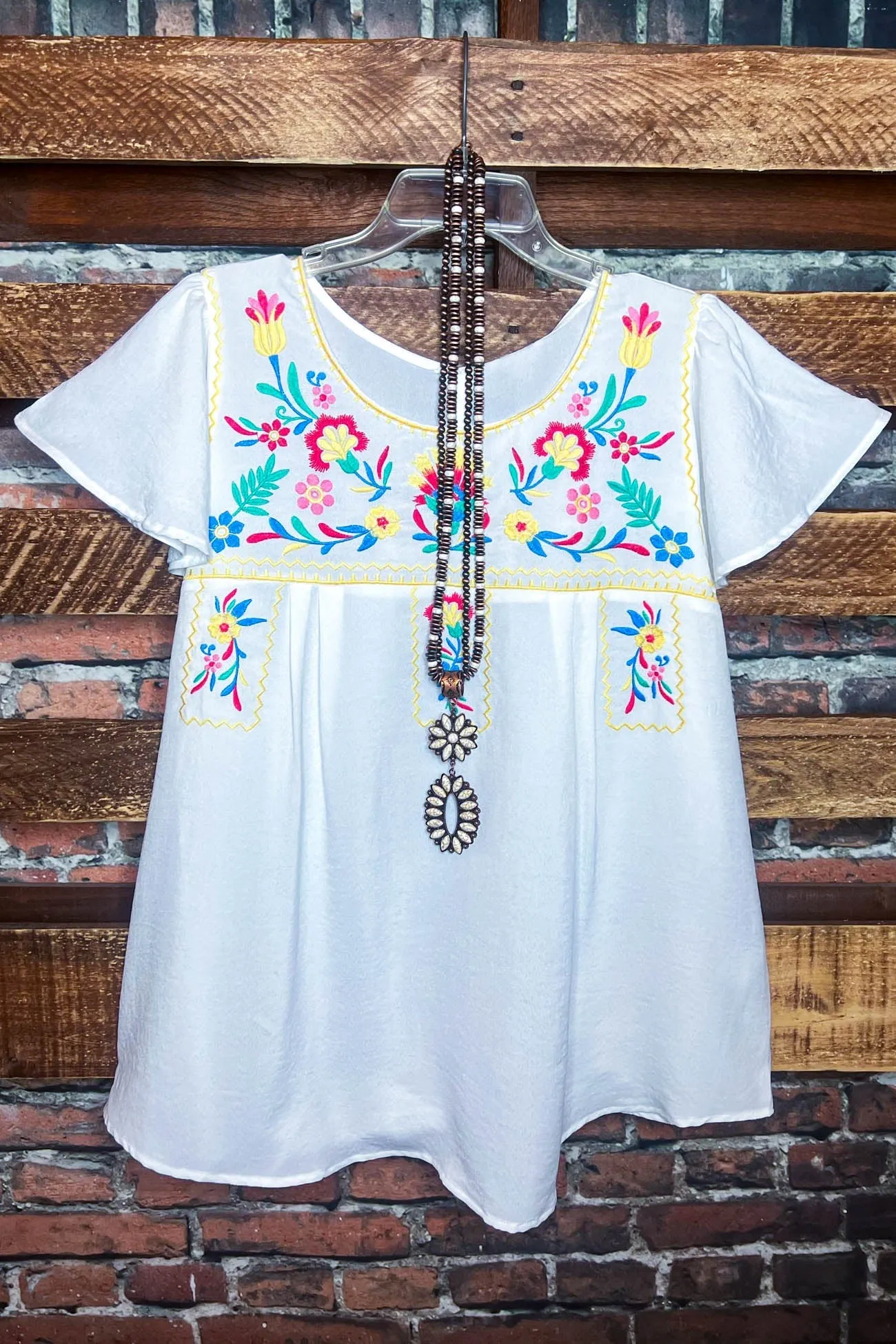 DELICATE GARDENS IVORY EMBROIDERED TOP