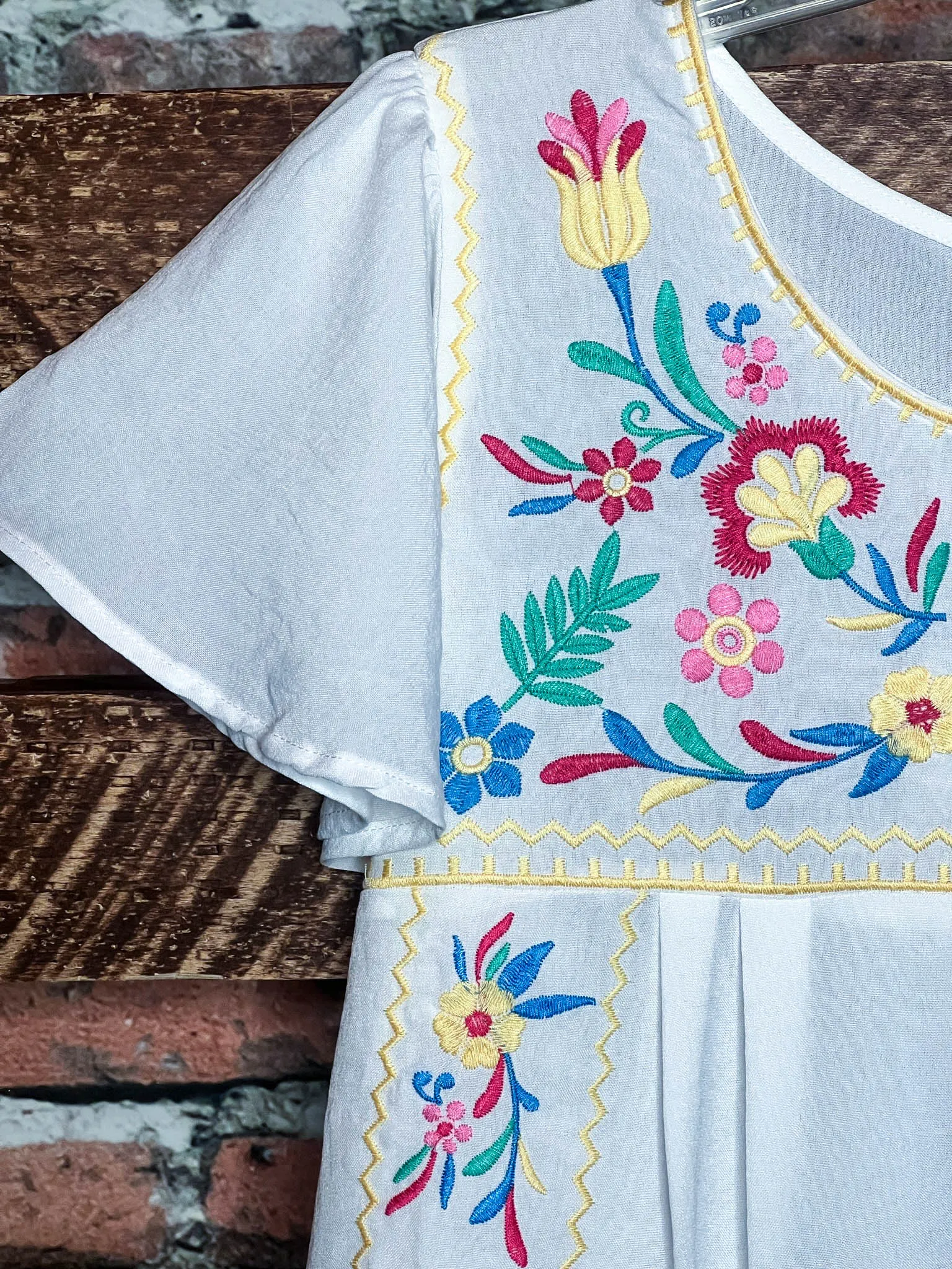 DELICATE GARDENS IVORY EMBROIDERED TOP