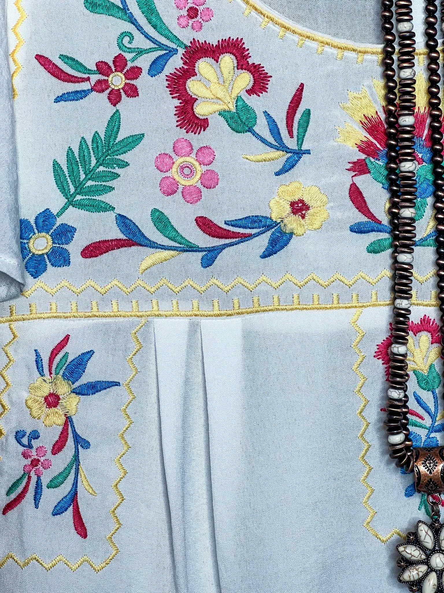 DELICATE GARDENS IVORY EMBROIDERED TOP