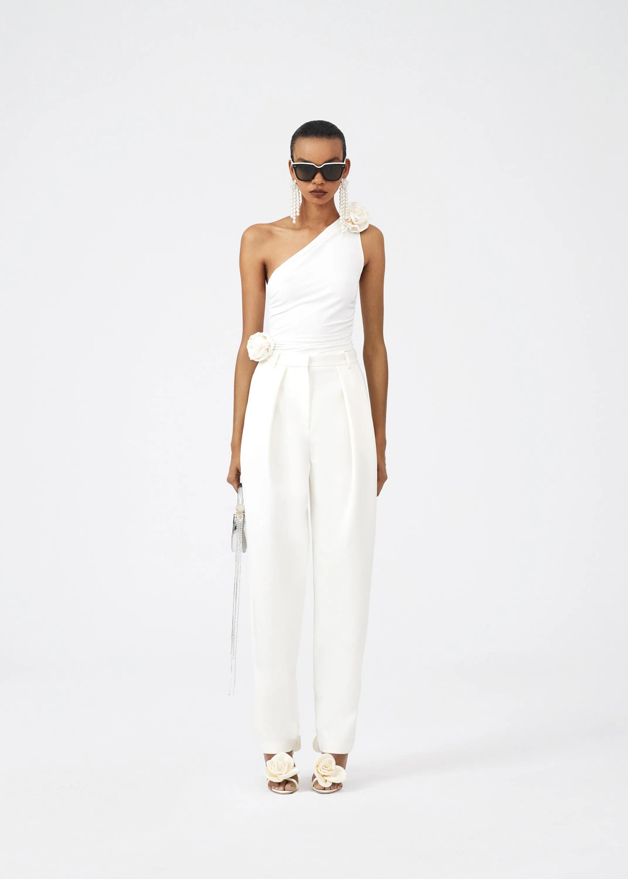 One shoulder tshirt in cream
