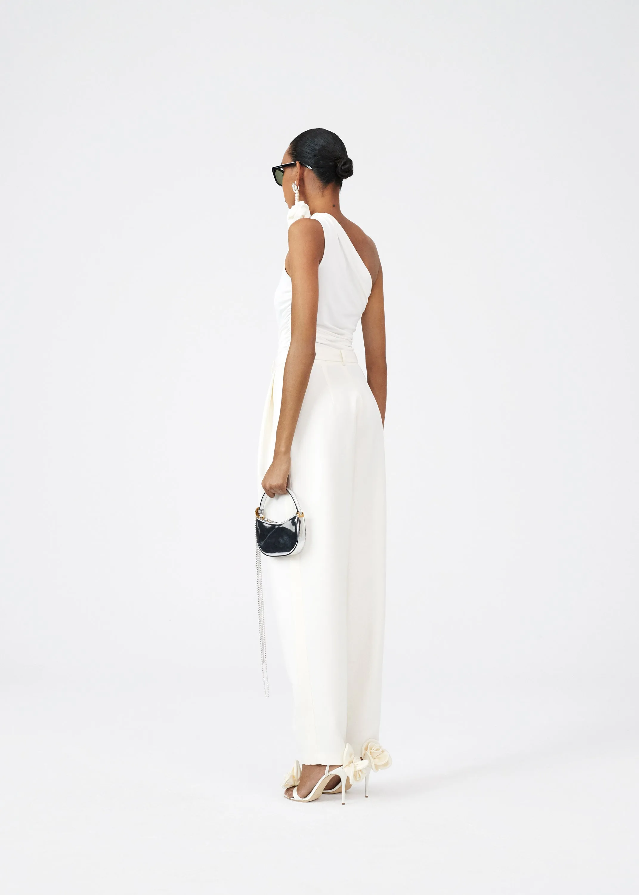 One shoulder tshirt in cream