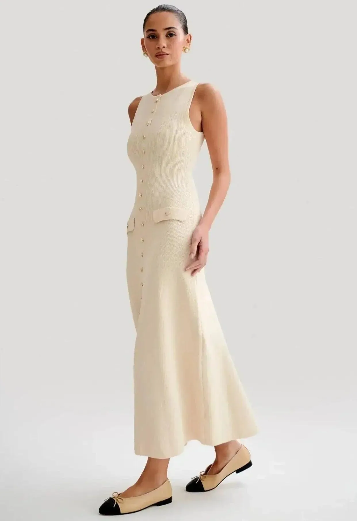 Women's Form-Fitting Sleeveless Knit Maxi Dress - Elegant & Versatile