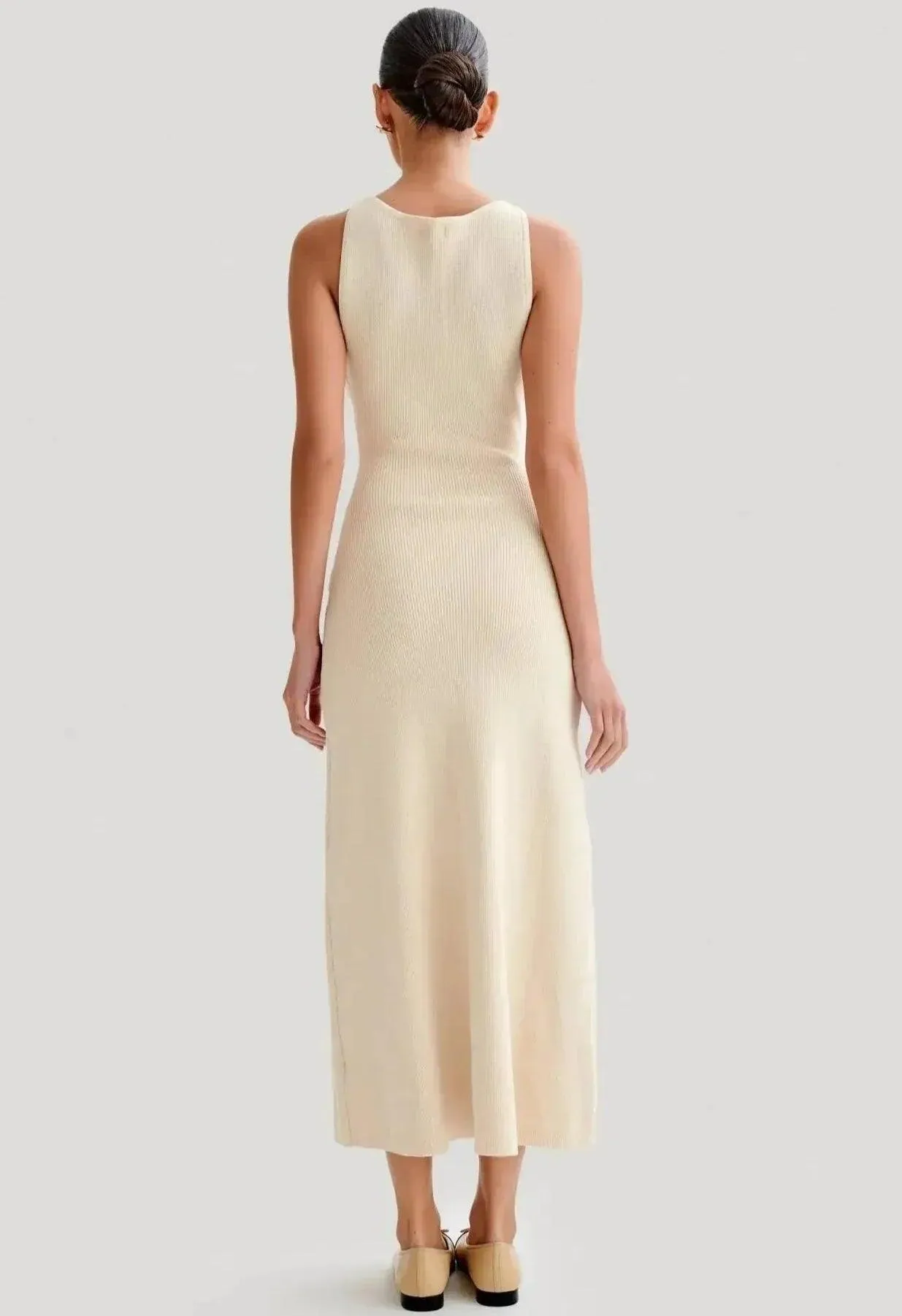 Women's Form-Fitting Sleeveless Knit Maxi Dress - Elegant & Versatile